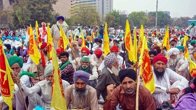 Farmers under the banner of Samyukt Kisan Morcha (SKM) during 'Kisan Mahapanchayat', at Ramlila Maidan in New Delhi on Monday. (PTI) Farmers under the banner of Samyukt Kisan Morcha (SKM) during 'Kisan Mahapanchayat', at Ramlila Maidan in New Delhi on Monday. (PTI)