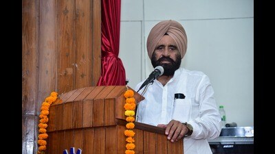 U.P. agriculture minister Baldev Singh Aulakh at NBRI, Lucknow on Monday (HT Photo)