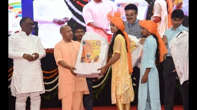 U.P. chief minister Yogi Adityanath distributing sports kits in Lucknow. (Deepak Gupta/HT)