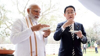 Japanese PM Fumio Kishida trying ‘gol-gappe’ with PM Modi in New Delhi on Monday.