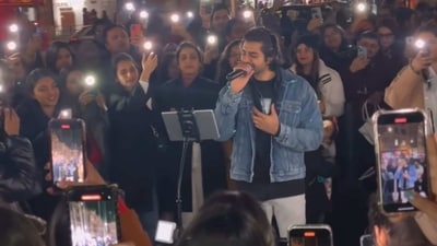 Vish singing Maa from Taare Zameen Par in London. (Instagram/@vish.music) Vish singing Maa from Taare Zameen Par in London. (Instagram/@vish.music)