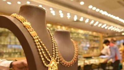 According to jewellers, the introduction of GST at 3% on gold and 18% on making charges has led to a hike in gold jewellery price. (HT File Photo) According to jewellers, the introduction of GST at 3% on gold and 18% on making charges has led to a hike in gold jewellery price. (HT File Photo)