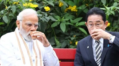 PM Modi and Kishida also enjoyed a glass of lassi and ‘aam-panna’ - the cooling summer drink. (HT Photo) 