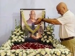 Anupam Kher shared a video with Satish Kaushik's favourite song in the background. 