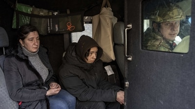 Local residents Svitlana Mazurina and her son Oleksii seen during an evacuation drive by Ukrainian police in Avdiivka, on March 17, “It’s hard when you’ve lived in this town from birth,” Svitlana told AP. Before the Russian invasion of Ukraine, about 25,000 people lived in Avdiivka. Despite the shelling, about 2,000 civilians remain, (Evgeniy Maloletka / AP) Local residents Svitlana Mazurina and her son Oleksii seen during an evacuation drive by Ukrainian police in Avdiivka, on March 17, “It’s hard when you’ve lived in this town from birth,” Svitlana told AP. Before the Russian invasion of Ukraine, about 25,000 people lived in Avdiivka. Despite the shelling, about 2,000 civilians remain, (Evgeniy Maloletka / AP)