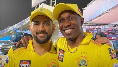 MS Dhoni and DJ Bravo pose for a photo. (CSK / Instagram)