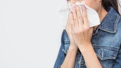 Doctors are treating the nurse under the Covid protocol. (Shutterstock)