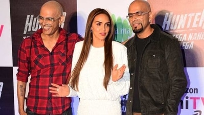Esha Deol arrived in a white gown and posed with Raghu and Ram at the screening. She too had featured as a gang leader in their hit show Roadies in 2012. (Varinder Chawla) Esha Deol arrived in a white gown and posed with Raghu and Ram at the screening. She too had featured as a gang leader in their hit show Roadies in 2012. (Varinder Chawla)