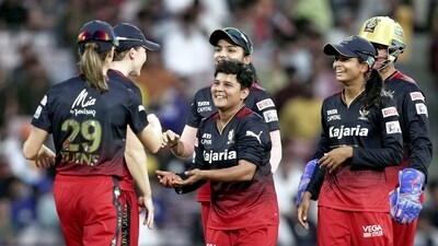 Royal Challengers Bangalore players celebrate the wicket of Mumbai Indians' batter Pooja Vastrakar&nbsp; (PTI)
