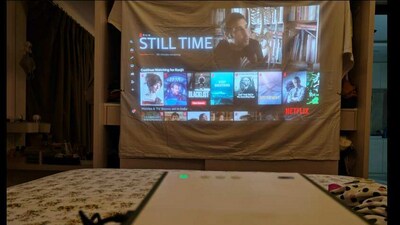 Tech YouTuber shares wife’s ‘jugaad’ projector screen. (Twitter/@Ranjeet) Tech YouTuber shares wife’s ‘jugaad’ projector screen. (Twitter/@Ranjeet)