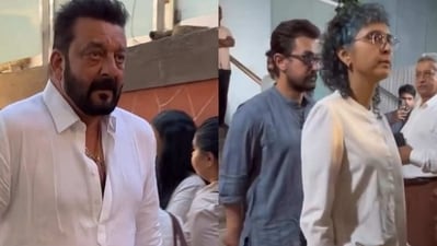 Celebs at Kishor Bajaj's prayer meet in Mumbai. (Viral Bhayani) (Viral Bhayani) Celebs at Kishor Bajaj's prayer meet in Mumbai. (Viral Bhayani) (Viral Bhayani)