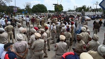 Police personnel at Mohali's Sohana Chowk during action against Amritpal's supporters. (Sanjeev Sharma/ Hindustan Times) Police personnel at Mohali's Sohana Chowk during action against Amritpal's supporters. (Sanjeev Sharma/ Hindustan Times)