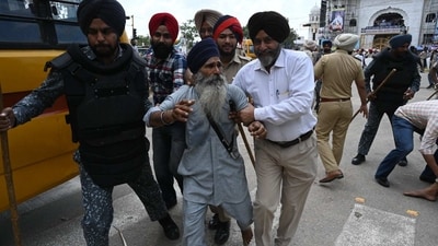 A protester being pulled away by security personnel. (Sanjeev Sharma/ Hindustan Times) A protester being pulled away by security personnel. (Sanjeev Sharma/ Hindustan Times)