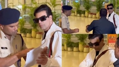 Karan Johar stopped at Mumbai airport for documents. (Viral Bhayani) (Viral Bhayani) Karan Johar stopped at Mumbai airport for documents. (Viral Bhayani) (Viral Bhayani)