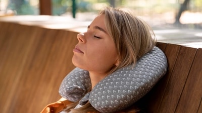 Travel pillow: Long flights or car rides can be tiring. Bring a travel pillow to catch some z's and arrive at your destination feeling well-rested. (freepik) Travel pillow: Long flights or car rides can be tiring. Bring a travel pillow to catch some z's and arrive at your destination feeling well-rested. (freepik)