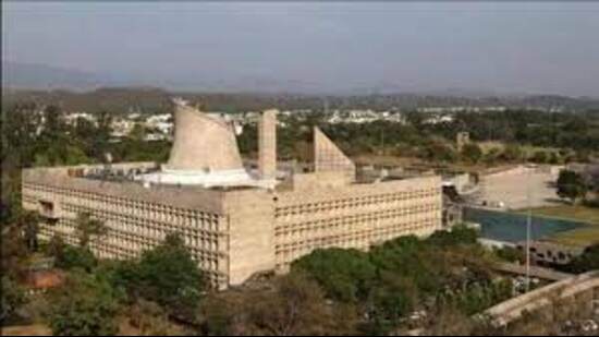 Questioning why the Waqf Board is not taking action against illegal occupants of mosques and other properties of Muslim community, Congress MLA Mamman Khan on Tuesday alleged that 1,089 mosques have been under illegal possession of private individuals, including government and religious institutions. (HT File Photo)