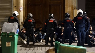 Police in riot gear stand around protesters during a demonstration, in Paris, France, March 21. President Emmanuel Macron will look to "calm things down" with a televised interview on Wednesday amid growing anger across France over his plans to raise the retirement age, reported Reuters. (Gonzalo Fuentes / REUTERS) Police in riot gear stand around protesters during a demonstration, in Paris, France, March 21. President Emmanuel Macron will look to "calm things down" with a televised interview on Wednesday amid growing anger across France over his plans to raise the retirement age, reported Reuters. (Gonzalo Fuentes / REUTERS)