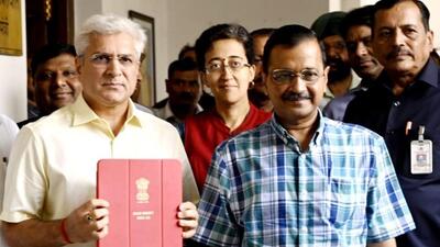 Delhi chief minister Arvind Kejriwal and finance minister Kailash Gahlot arrive for the budget presentation at the legislative assembly on Wednesday. (Sanjeev Verma / Hindustan Times) Delhi chief minister Arvind Kejriwal and finance minister Kailash Gahlot arrive for the budget presentation at the legislative assembly on Wednesday. (Sanjeev Verma / Hindustan Times)