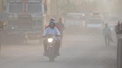 Dust on Loha Mandi Road in Ghaziabad on Wednesday. (Sakib Ali/HT Photo) Dust on Loha Mandi Road in Ghaziabad on Wednesday. (Sakib Ali/HT Photo)