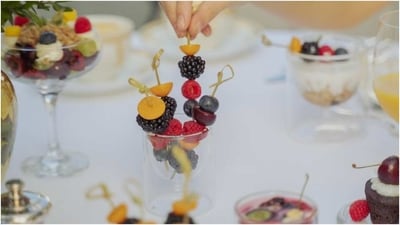 Fruit Skewers: Cut up your favourite fruits and alternate them on a skewer. This is a colourful and low-calorie snack that can satisfy your sweet tooth. (Pexels) Fruit Skewers: Cut up your favourite fruits and alternate them on a skewer. This is a colourful and low-calorie snack that can satisfy your sweet tooth. (Pexels)