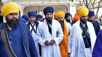 Amritpal Singh and four of his men went to the gurdwara at around 1pm on Saturday when the cops were chasing them.