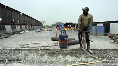 Of these projects — flyovers, bridges and underpasses — 10 are under construction, 11 are in the planning stage and five are in the tendering stage. (Representative image/HT Photo) Of these projects — flyovers, bridges and underpasses — 10 are under construction, 11 are in the planning stage and five are in the tendering stage. (Representative image/HT Photo)