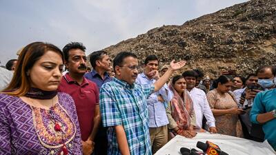 Over the past month, chief minister Arvind Kejriwal and mayor Shelly Oberoi have inspected bio-mining work at the Okhla and Bhalswa landfills. (Raj K Raj/HT PHOTO) Over the past month, chief minister Arvind Kejriwal and mayor Shelly Oberoi have inspected bio-mining work at the Okhla and Bhalswa landfills. (Raj K Raj/HT PHOTO)