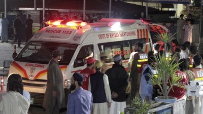 Pakistan- Afghanistan Earthquake: Rescue worker unload earthquake victims from an ambulance at a hospital in Saidu Sharif, Pakistan. (AP) Pakistan- Afghanistan Earthquake: Rescue worker unload earthquake victims from an ambulance at a hospital in Saidu Sharif, Pakistan. (AP)