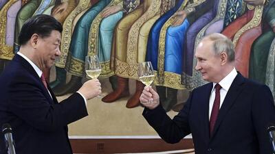 Russian President Vladimir Putin and Chinese President Xi Jinping toast during their dinner at The Palace of the Facets, a building in the Moscow Kremlin, Russia, on Tuesday (AP) Russian President Vladimir Putin and Chinese President Xi Jinping toast during their dinner at The Palace of the Facets, a building in the Moscow Kremlin, Russia, on Tuesday (AP)