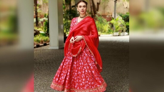 Aditi Rao Hydari paired her look with statement jewellery and a lot of grace.(Instagram/@aditiraohydari)