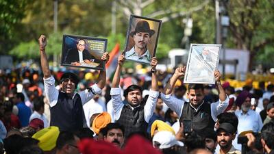 A public meeting organised by the Aam Aadmi Party at Jantar Mantar on Thursday. (Sanchit Khanna/HT Photo) A public meeting organised by the Aam Aadmi Party at Jantar Mantar on Thursday. (Sanchit Khanna/HT Photo)