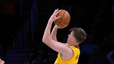 Los Angeles Lakers guard Austin Reaves (15) Los Angeles Lakers guard Austin Reaves (15)