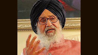 Badal expressed anguish over the prevailing situation and said that this is an outcome directly of an “inept handling of a sensitive situation” by the present government. (HT File Photo)