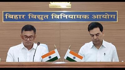 Bihar Electricity Regulatory Commission chairman Shishir Sinha (left) and its member Subhash Chandra Chaurasia announce the revised power tariff for 2023-24, in Patna on Thursday. (Santosh Kumar/HT Photo) Bihar Electricity Regulatory Commission chairman Shishir Sinha (left) and its member Subhash Chandra Chaurasia announce the revised power tariff for 2023-24, in Patna on Thursday. (Santosh Kumar/HT Photo)