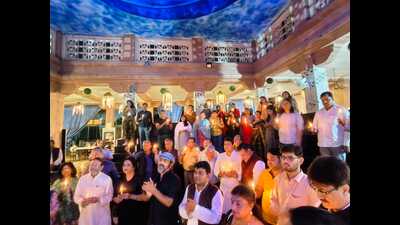 Event attendees lit candles to pay tribute to the freedom fighters. (HT Photo)