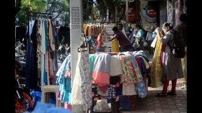 Legal proceedings have been initiated against 322 hawkers for selling their wares on cantonment roads and footpaths in violation of police rules and the Cantonment Act (HT FILE PHOTO)