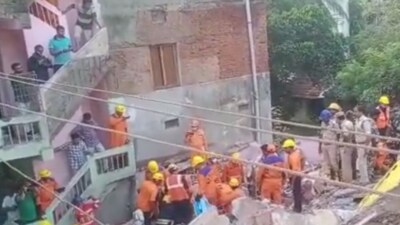 NDRF team removing debris of the collapsed building (Twitter Photo)