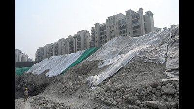 Officials said the investigation may look into the actions of several high ranking serving and former officials in the authority that allowed the twin towers to take shape before being demolished in August last year. (Sunil Ghosh /HT PHOTO)