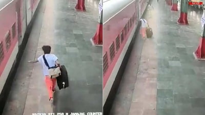 RPF constable saves passenger from falling under the train. (Twitter/@RPF_INDIA) RPF constable saves passenger from falling under the train. (Twitter/@RPF_INDIA)