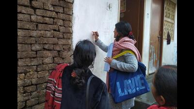 The first leg of the caste survey, to mark the households and list the name of heads of families and count the number of family members, was held between January 7 and 21 in Bihar. (HT Photo) The first leg of the caste survey, to mark the households and list the name of heads of families and count the number of family members, was held between January 7 and 21 in Bihar. (HT Photo)