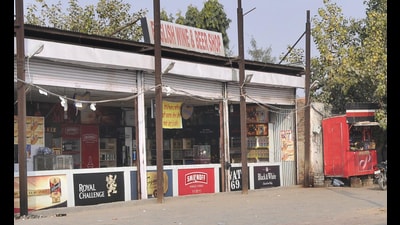 Through the first two auctions, held on March 15 and 21, the Chandigarh excise and taxation department had managed to auction only 54 of the 95 liquor vends in the city. (HT File Photo) Through the first two auctions, held on March 15 and 21, the Chandigarh excise and taxation department had managed to auction only 54 of the 95 liquor vends in the city. (HT File Photo)