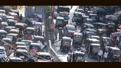 Traffic outside Pune railway station on Thursday. (Pratham Gokhale/HT Photo) Traffic outside Pune railway station on Thursday. (Pratham Gokhale/HT Photo)