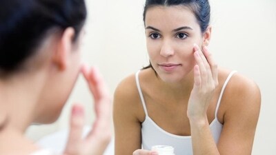 Topical treatments: There are many over-the-counter creams and gels that contain ingredients like retinoids, alpha hydroxy acids, and salicylic acid. These can help to exfoliate the skin and encourage the growth of new skin cells, which may help to reduce the appearance of acne scars.&nbsp; (File Photo (iStock))
