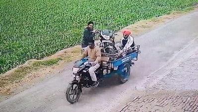 Amritpal Singh fled in a bike on Saturday and then travelled in a motorised three-wheeler cart. This photo surfaced on Wednesday after the bike was found. Amritpal Singh fled in a bike on Saturday and then travelled in a motorised three-wheeler cart. This photo surfaced on Wednesday after the bike was found.