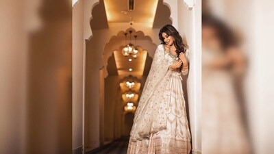 "Chalte chalte .. bus yun hi.. living in the classics for a day .. !," Chitrangda Singh captioned her post.&nbsp; (Instagram/@chitrangda)