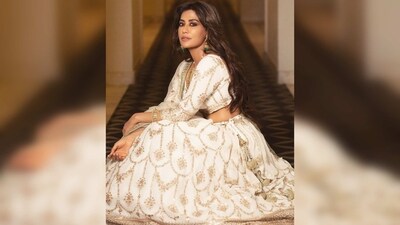 Contrasting her elegant lehenga, Chitrangda Singh paired her outfit with jhumkas and a long necklace.&nbsp; (Instagram/@chitrangda)