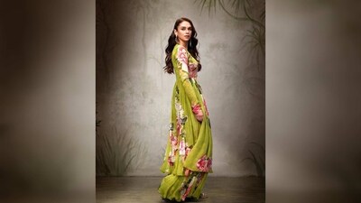 The set comes with a flowy kurta and a sharara that has been hand-painted and printed. (Instagram/@aditiraohydari) The set comes with a flowy kurta and a sharara that has been hand-painted and printed. (Instagram/@aditiraohydari)