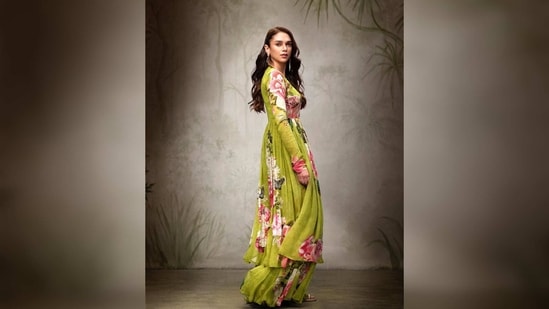 The set comes with a flowy kurta and a sharara that has been hand-painted and printed.&nbsp;(Instagram/@aditiraohydari)