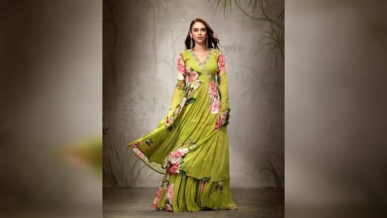 The silhouette is painted with bold floral prints and has an embellished neckline with tassel detail.&nbsp;&nbsp;(Instagram/@aditiraohydari)