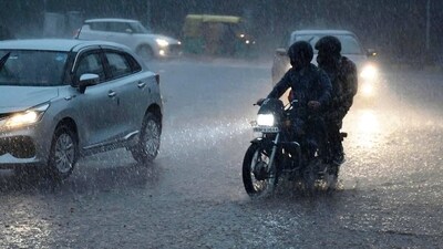 Commuters caught in the rain on Friday. (Sant Arora/HT)